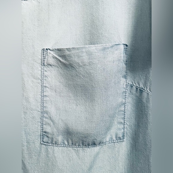 Chambray tee with side slits - Picture 3 of 6